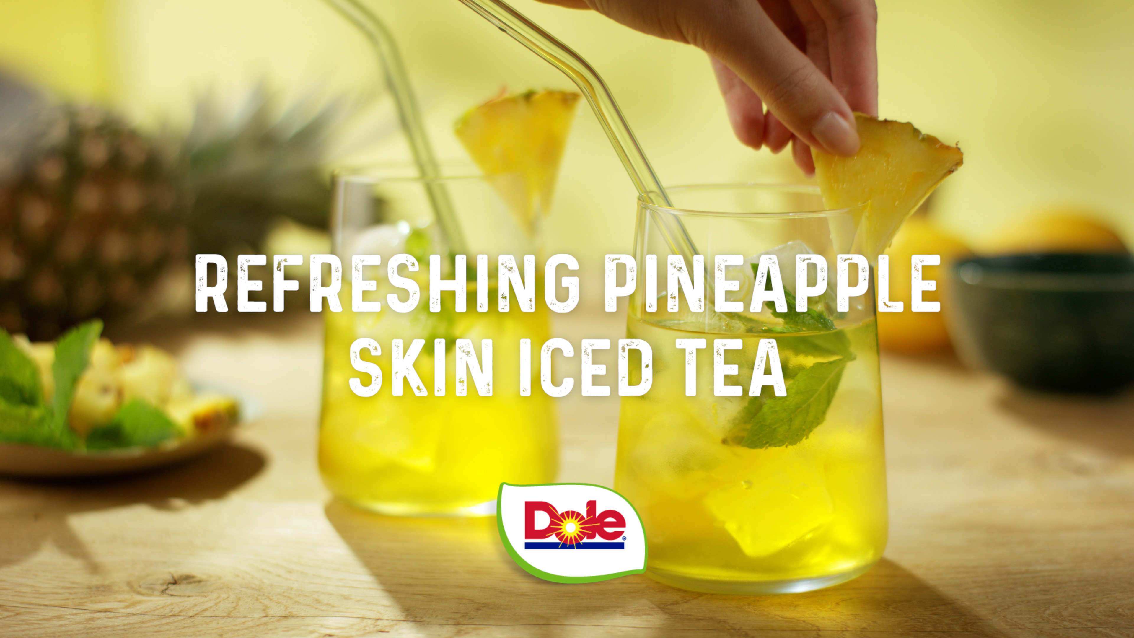 Refreshing pineapple skin iced tea